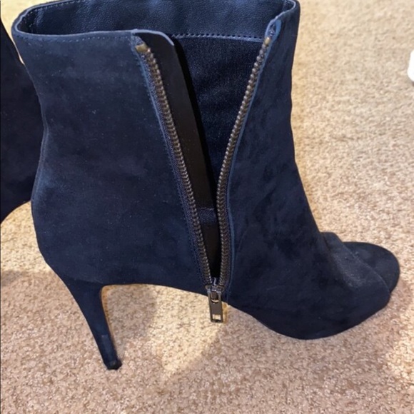 Heels - Picture 4 of 4